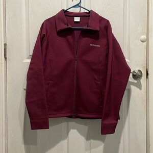 Never worn women’s XL Columbia burgundy zip up jacket with pockets.